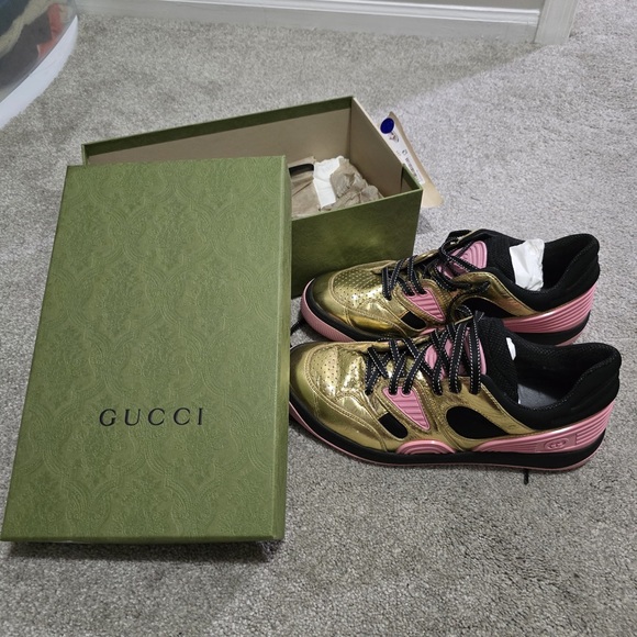Gucci Women's Pink and Gold Sneakers - Picture 2 of 2